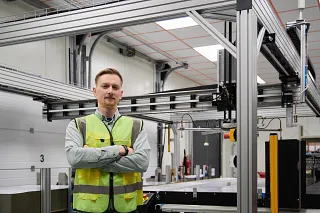Metaprint AS from Estonia relies on an XXL linear robot from igus for loading a printing machine