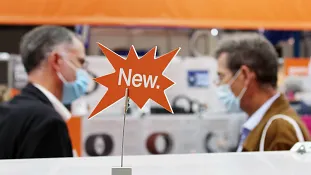 Schutz durch Masken auf Präsenzmessen