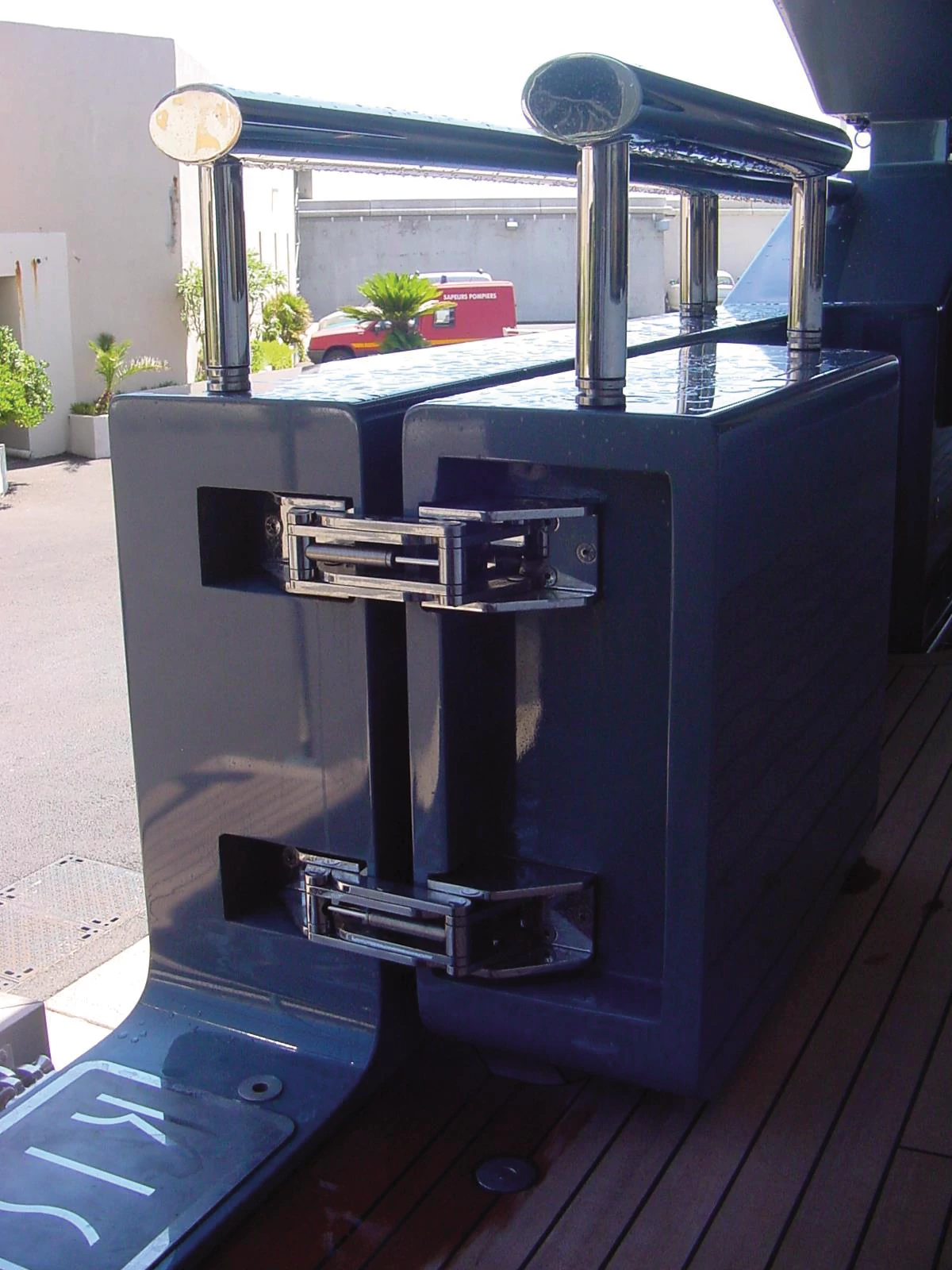 hinges in shipbuilding