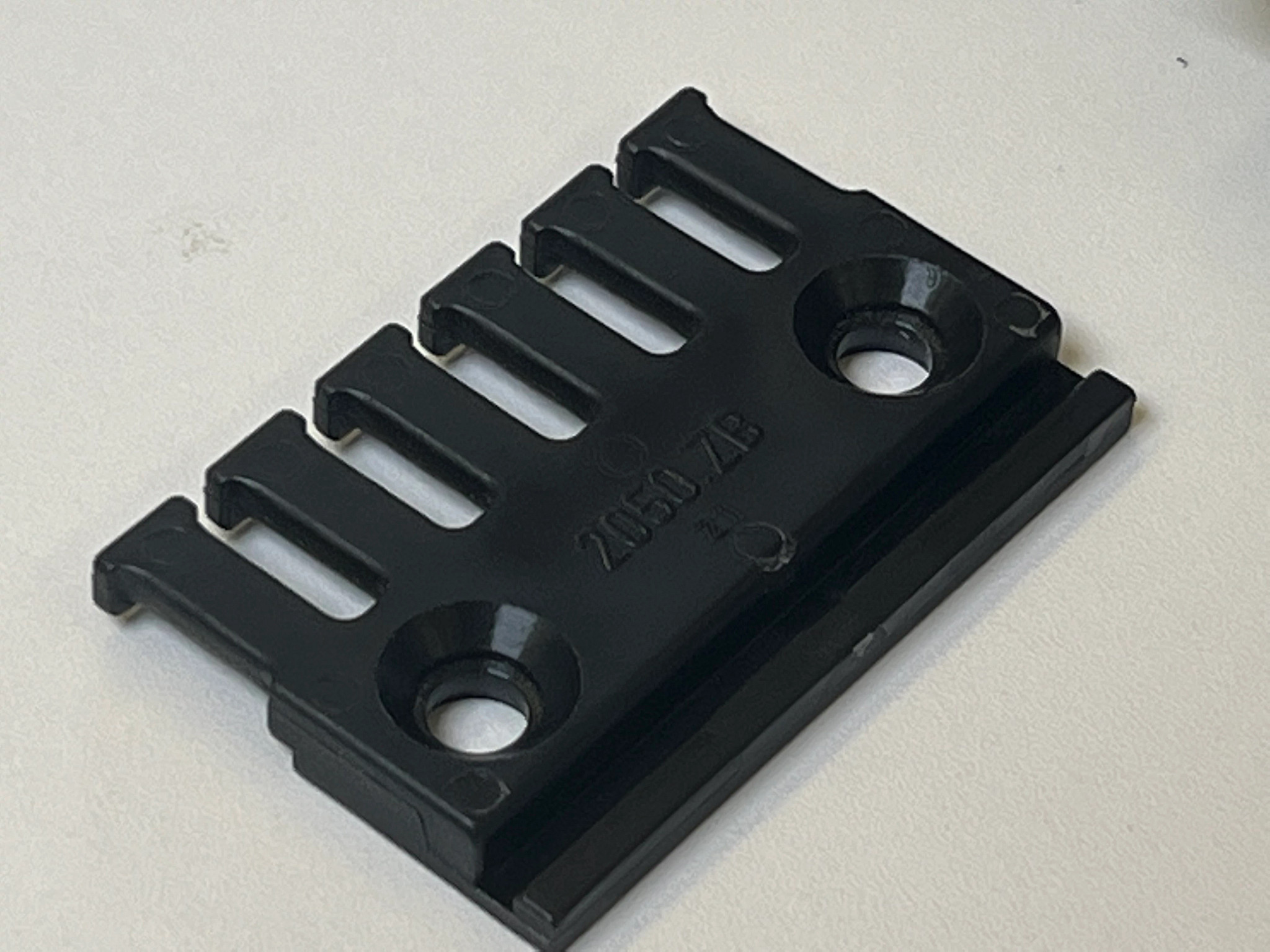 くし歯型ケーブルクランプ