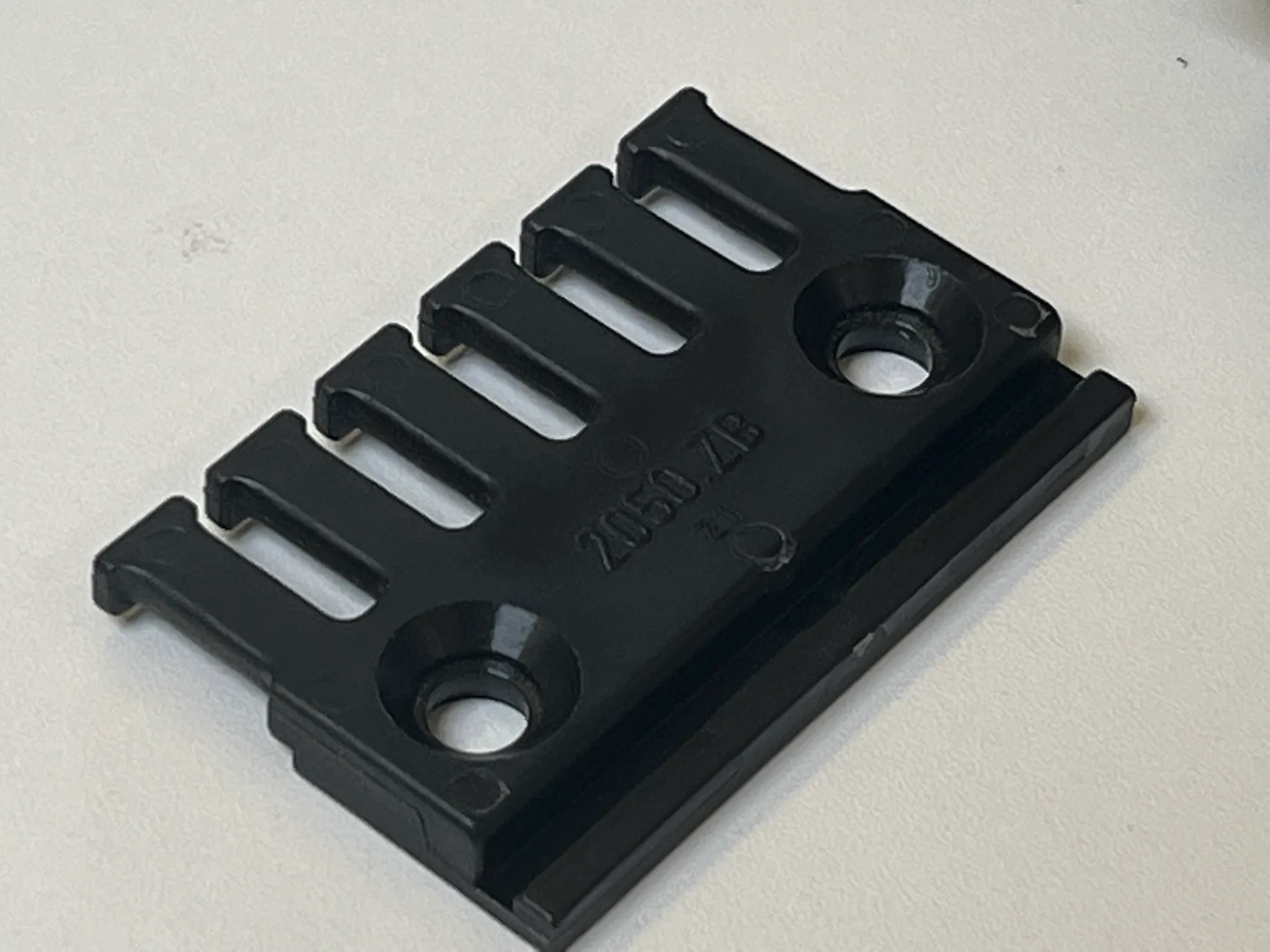 くし歯型ケーブルクランプ