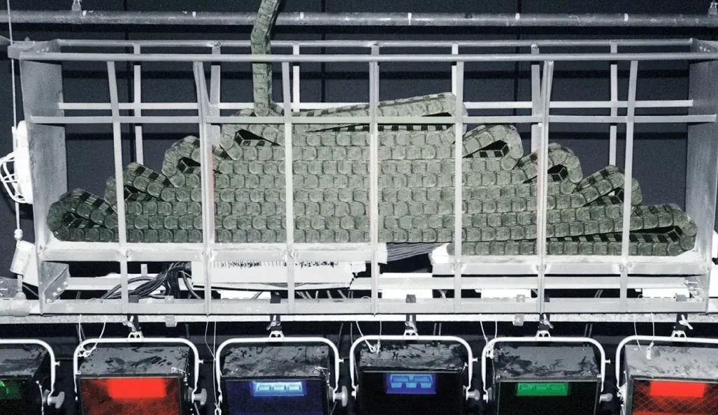 Système de transport de câbles à chaîne d'énergie E4/4 