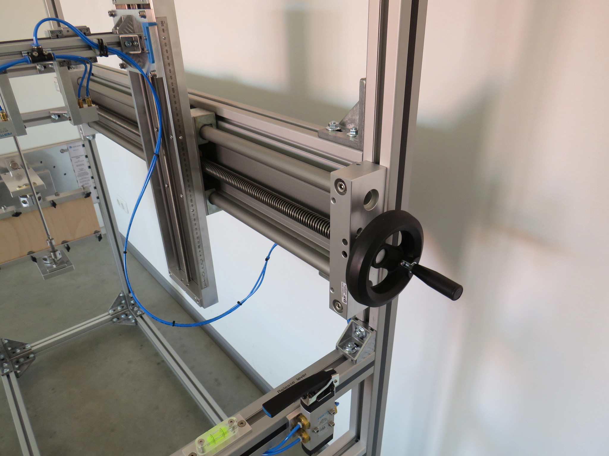 Unsupported wheelchair lift