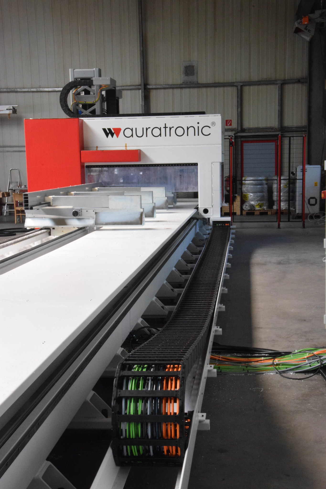 24 energy chains in CNC plant for aluminium profiles