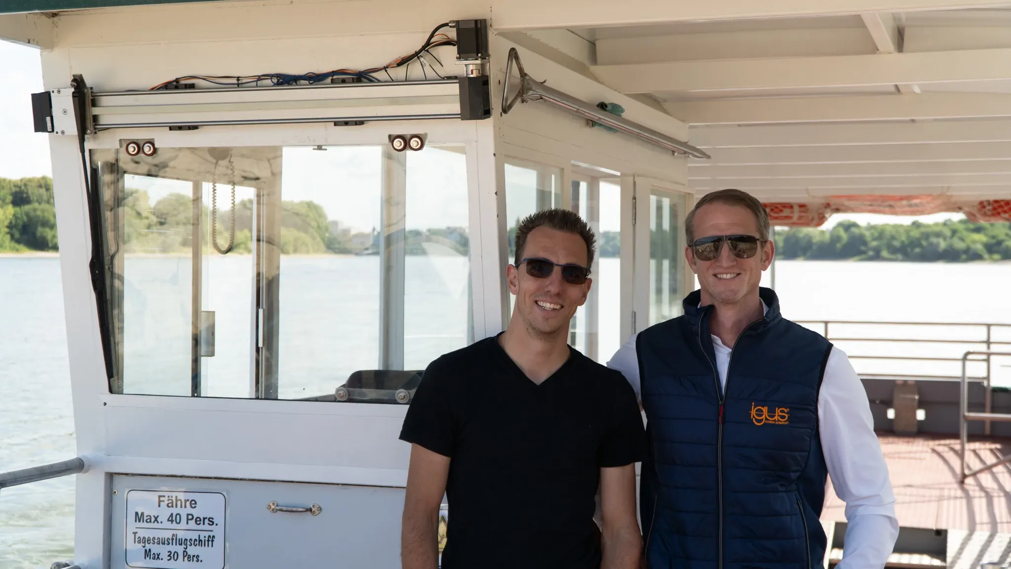 Wartungsfreie igus Lineartechnik sorgt für klare Sicht auf Kölner Fähre