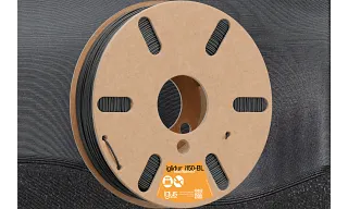 Ein Rolle iglidur i150-BL Filament vor schwarzem Hintergrund.