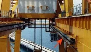 ステンレス製ガイドチャンネルを使用したイグスのエナジーチェーン