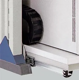 Soutien de câble dans l'unité serveur