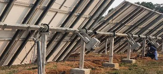 Rastreadores solares da Axiom Research Labs vistos por trás