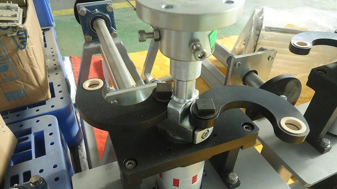 Maszyna do formowania, wypełniania i zgrzewania worków