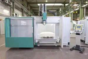 The machine in monobloc design impresses in single version with the best prerequisites for the highest processing quality at maximum feed rates