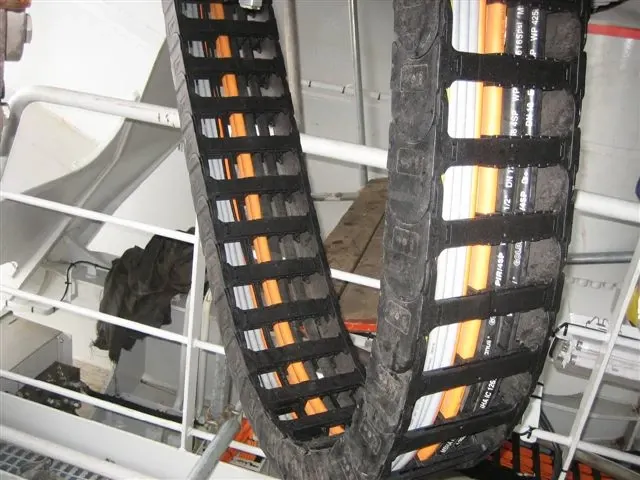 E4.1 e-chain® for adjusting the tensioner on the pipe diameter