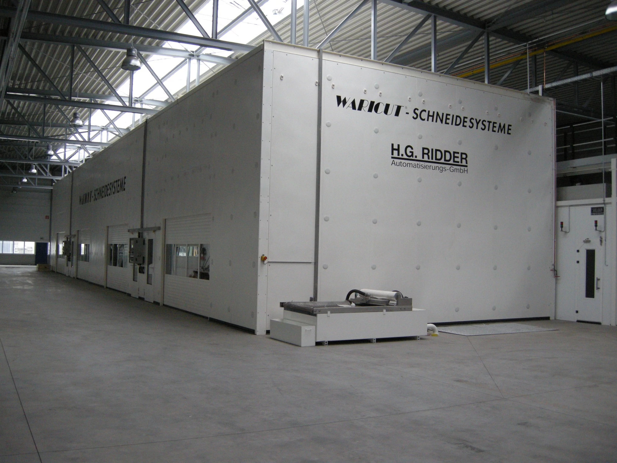 Water jet cutting machine