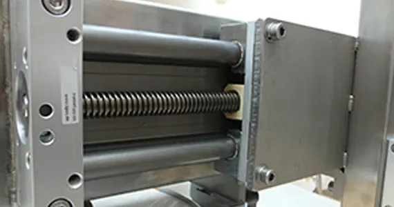 drylin SLW linear axes in bottling plant