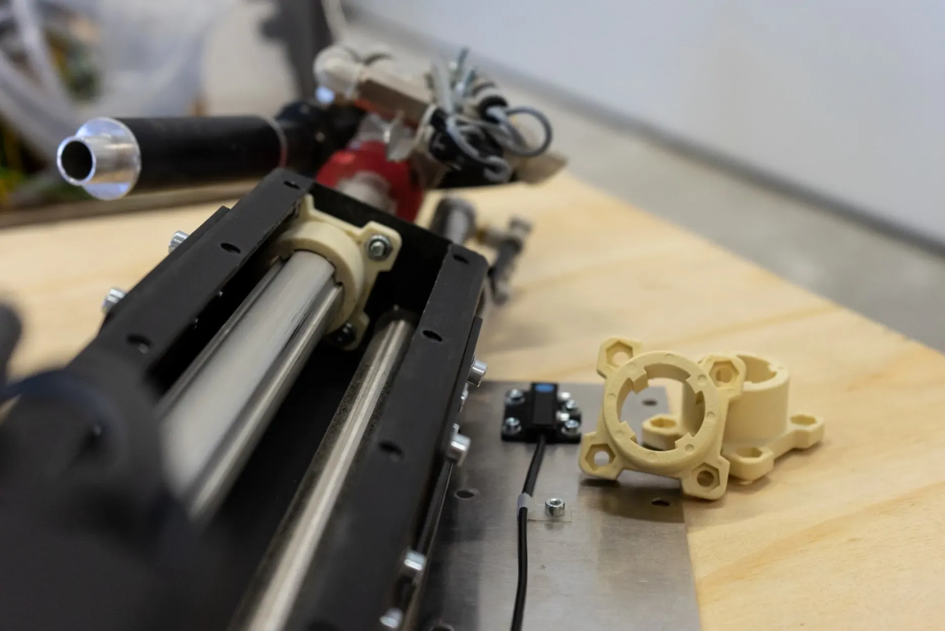 3D-printed plain bearings with special geometry prevent unwanted rotation and thus too much friction