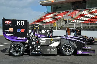 Carros de corrida do "Formula Student" com pinhões personalizados em plástico em polímeros de elevada performance iglidur®