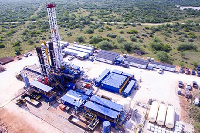 Automated Land Rigs e-chain® cable carriers for the oil & gas industry | igus®
