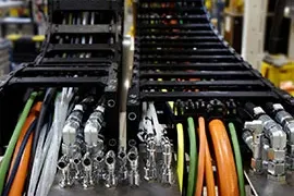 Sistemas de esteiras porta cabos montados