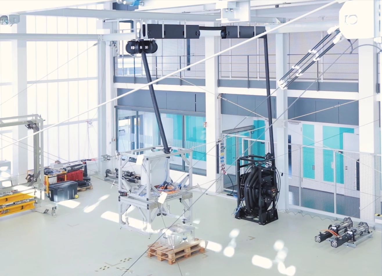 Seilroboter für die Intralogistik