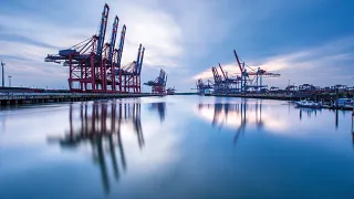 Schiffsladekrane mit langen Verfahrweg