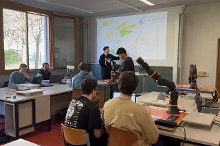 The Georg Simon Ohm vocational college relies on ReBeL cobots and ReBeL education kits from igus