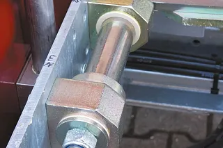 Os rolamentos de polímero tribologicamente otimizados da igus são usados para os movimentos rotativos e de deslocamento.