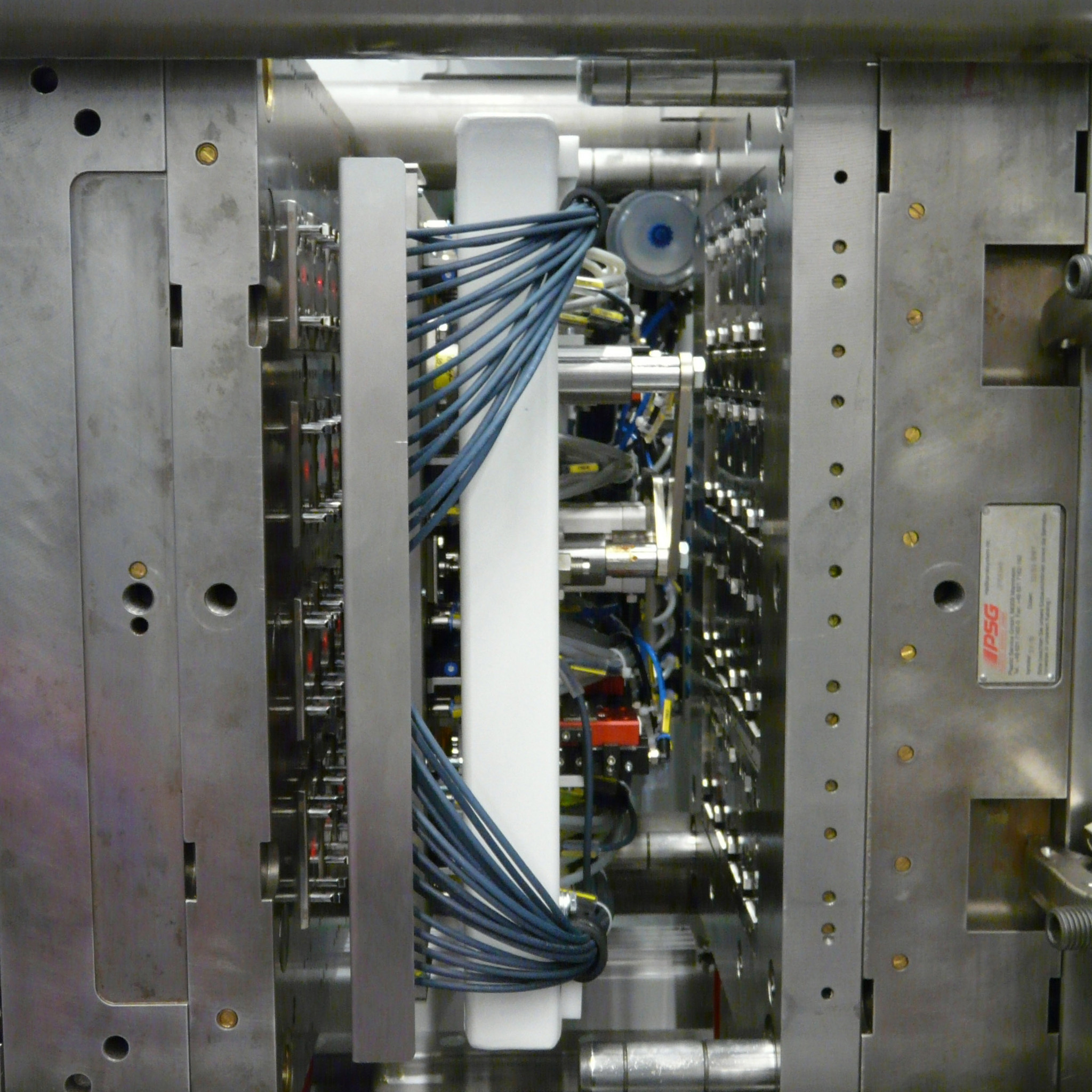 chainflex CF9 pour un robot de retrait de pièces