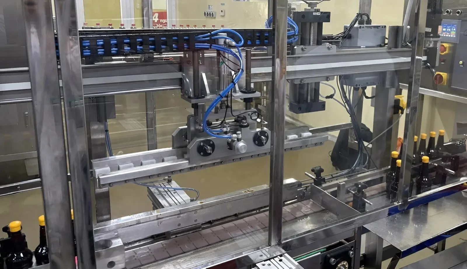 Dây chuyền cấp nắm chai nước chấm