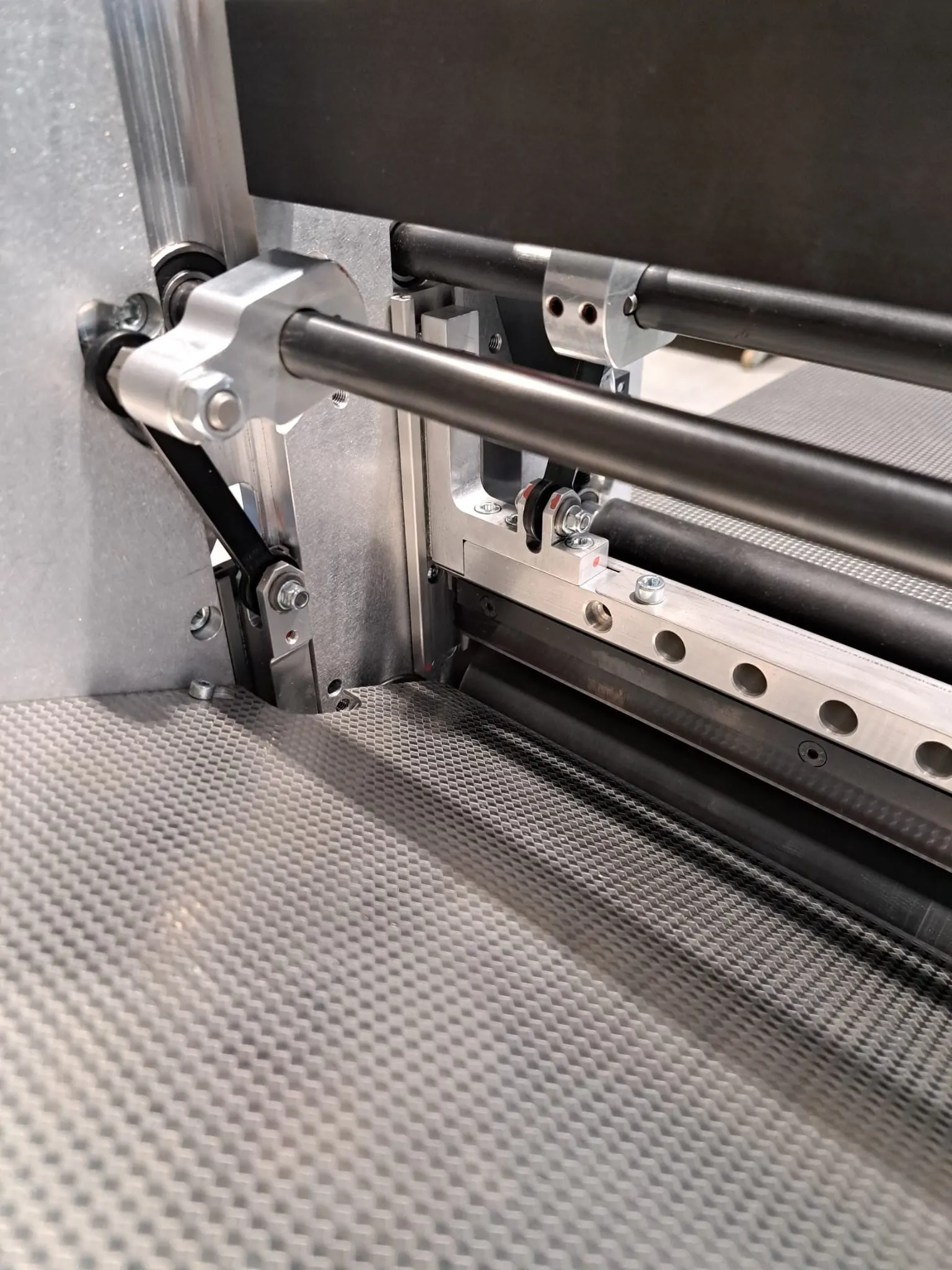 Bacciottini Falzmaschine mit igubal Gelenklagern