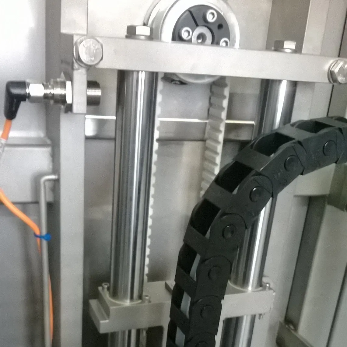 イグリデュールJ すべり軸受を使用した充填機構の高さ調節