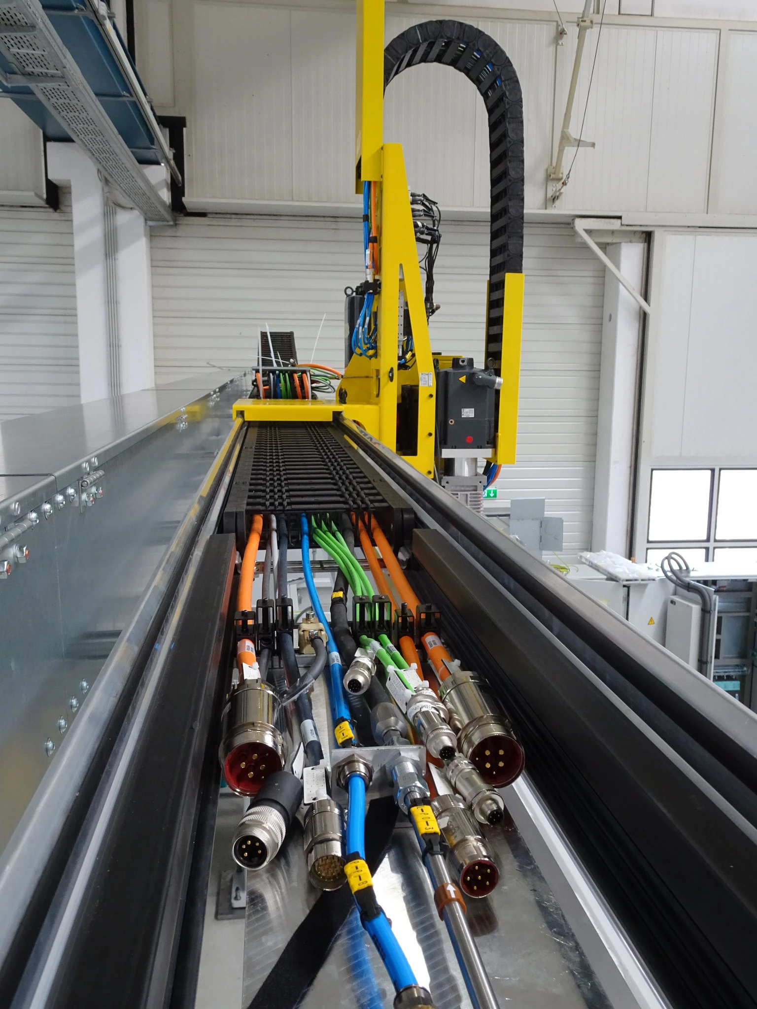 autoglide crossbars of the profile rol e-chain®