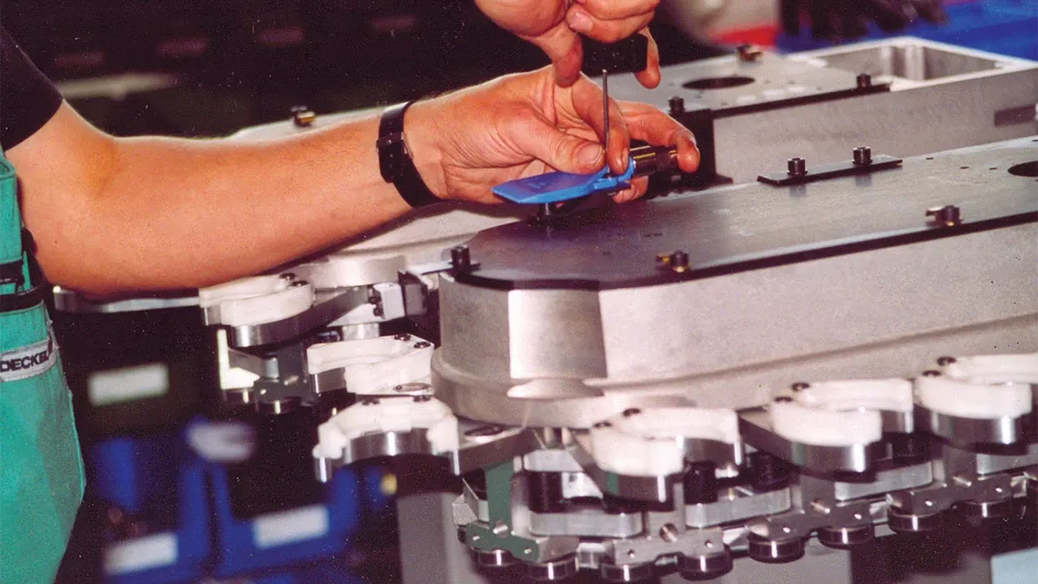 Lavoro manuale negli stabilimenti DMG