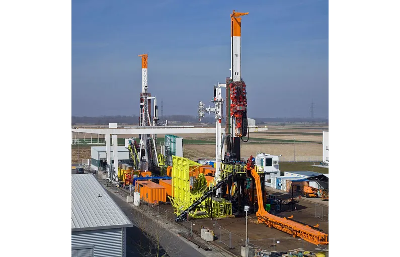 e-chain | Sheerleg cranes | igus Canada