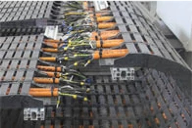 Test laboratory for energy chains