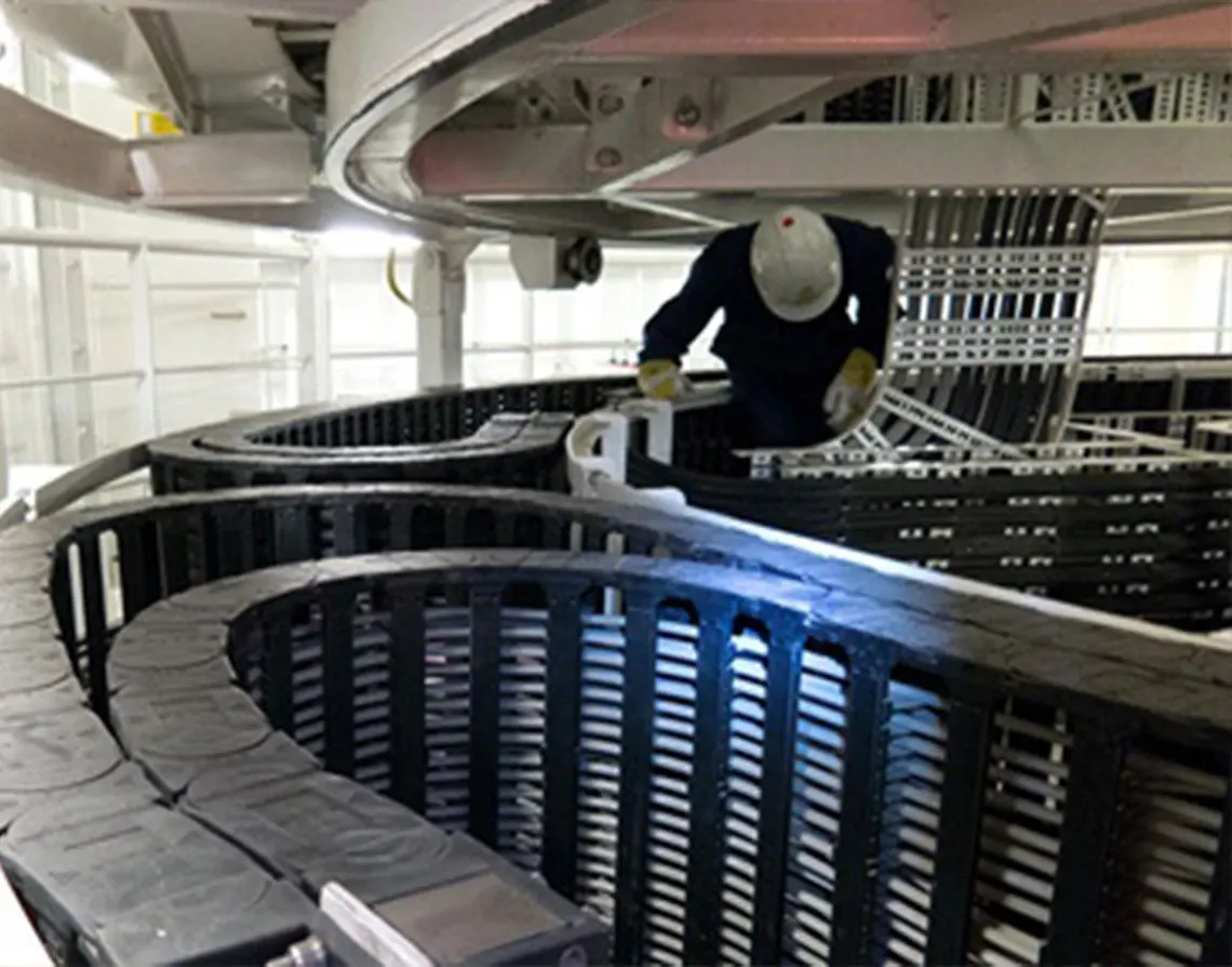 Interlocking energy chain system