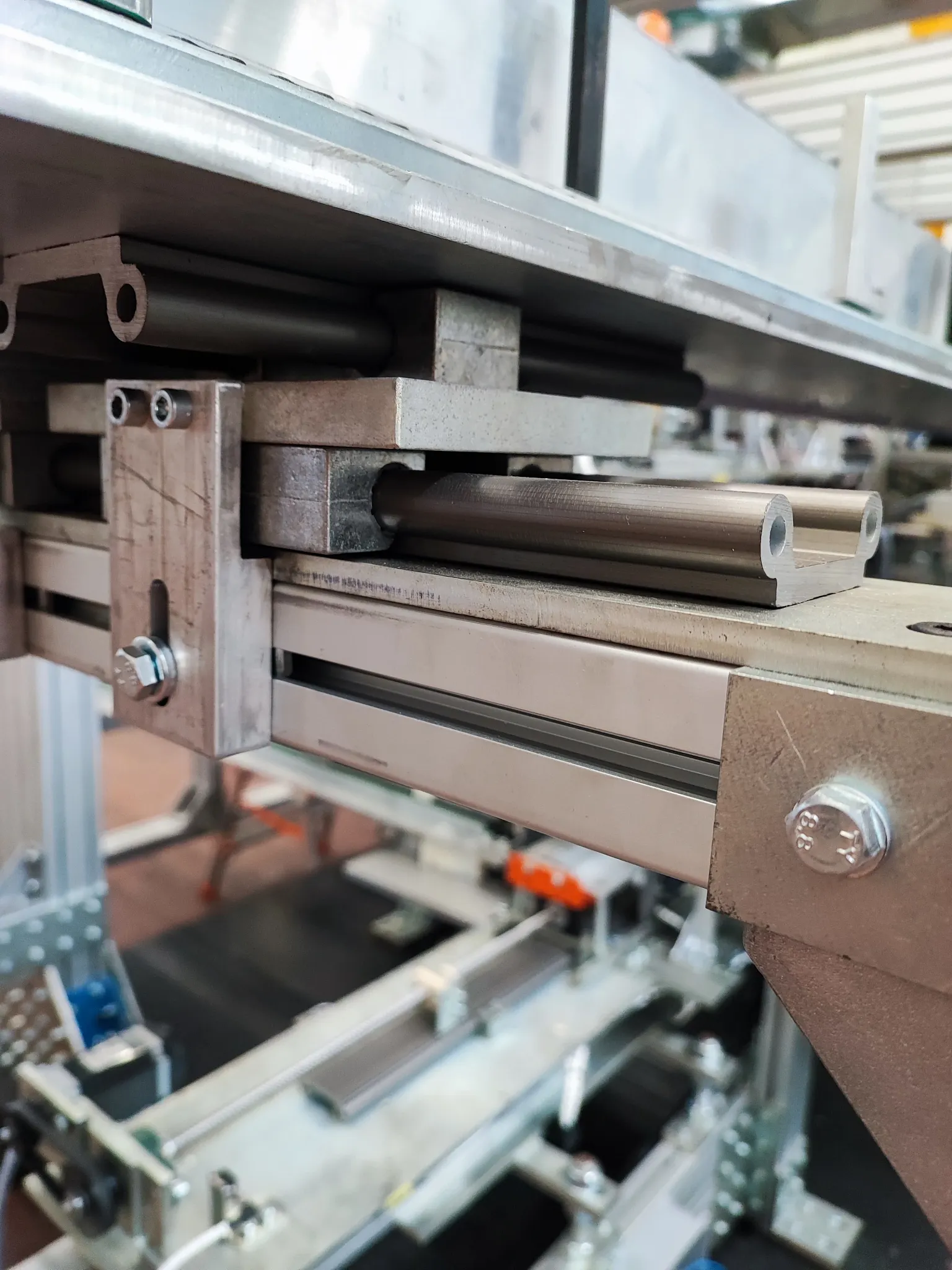 Stroj na výrobu překližkových krabic