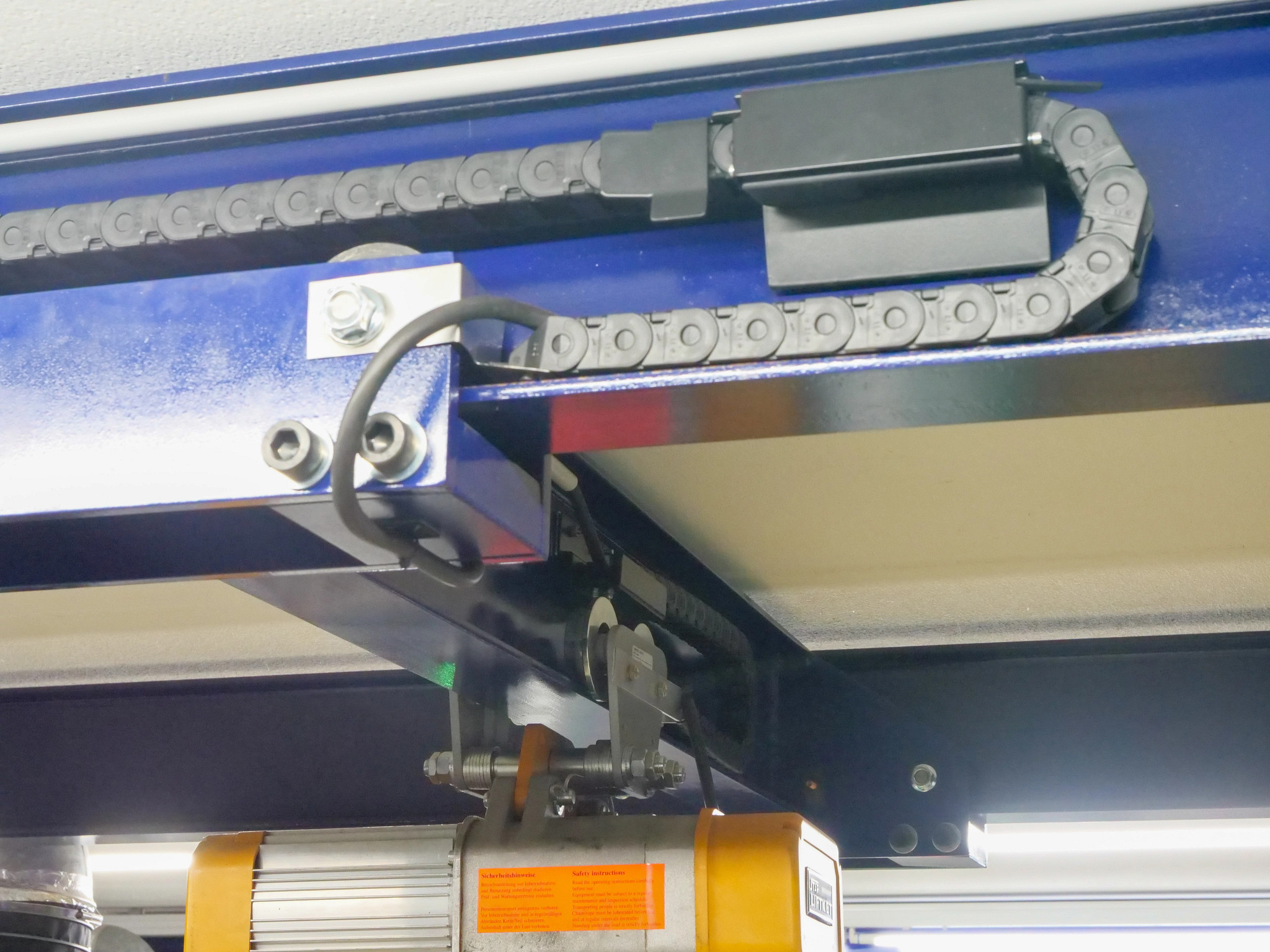 guidelok swing GLO.S - self-adhesive version for indoor crane | Travel: 3 - 10 m