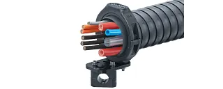 Compact bracket connection without strain relief