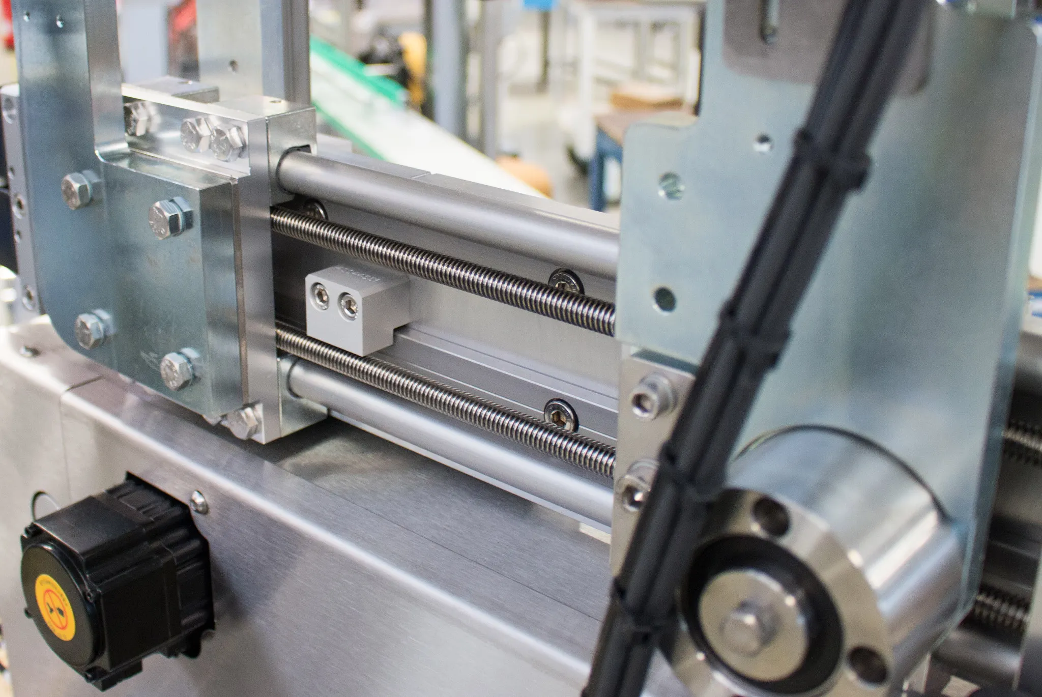 Linear bearing made of iglidur J200