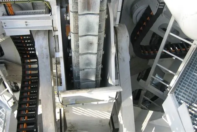 E4.1 e-chain® for adjusting the tensioner on the pipe diameter