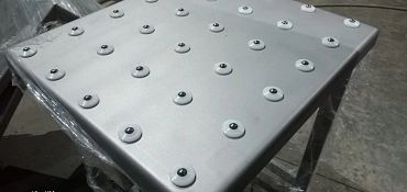 Ball transfer table with igus ball transfer units