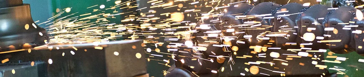 Chip-resistant energy chain