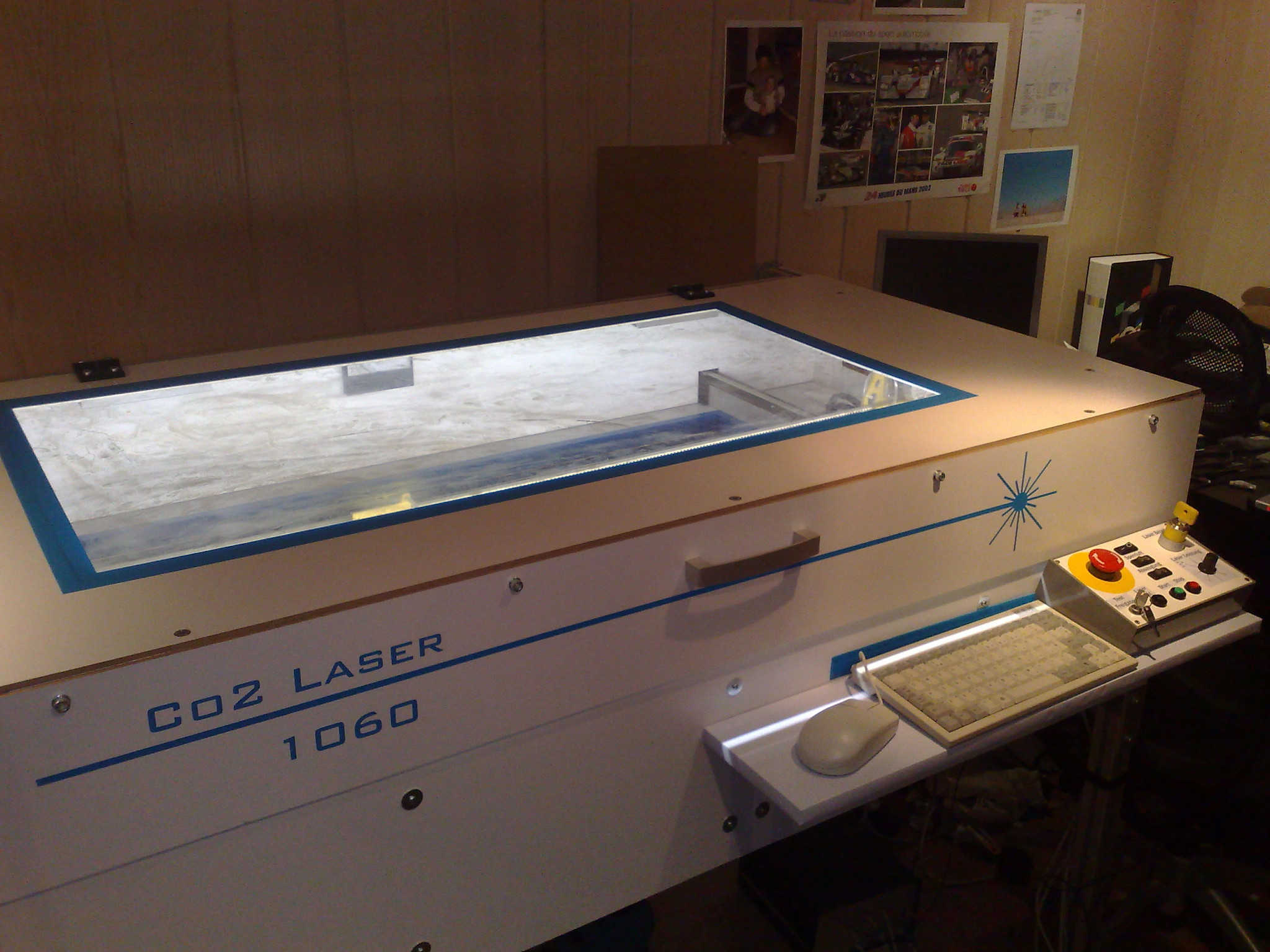 Laser cutting machine