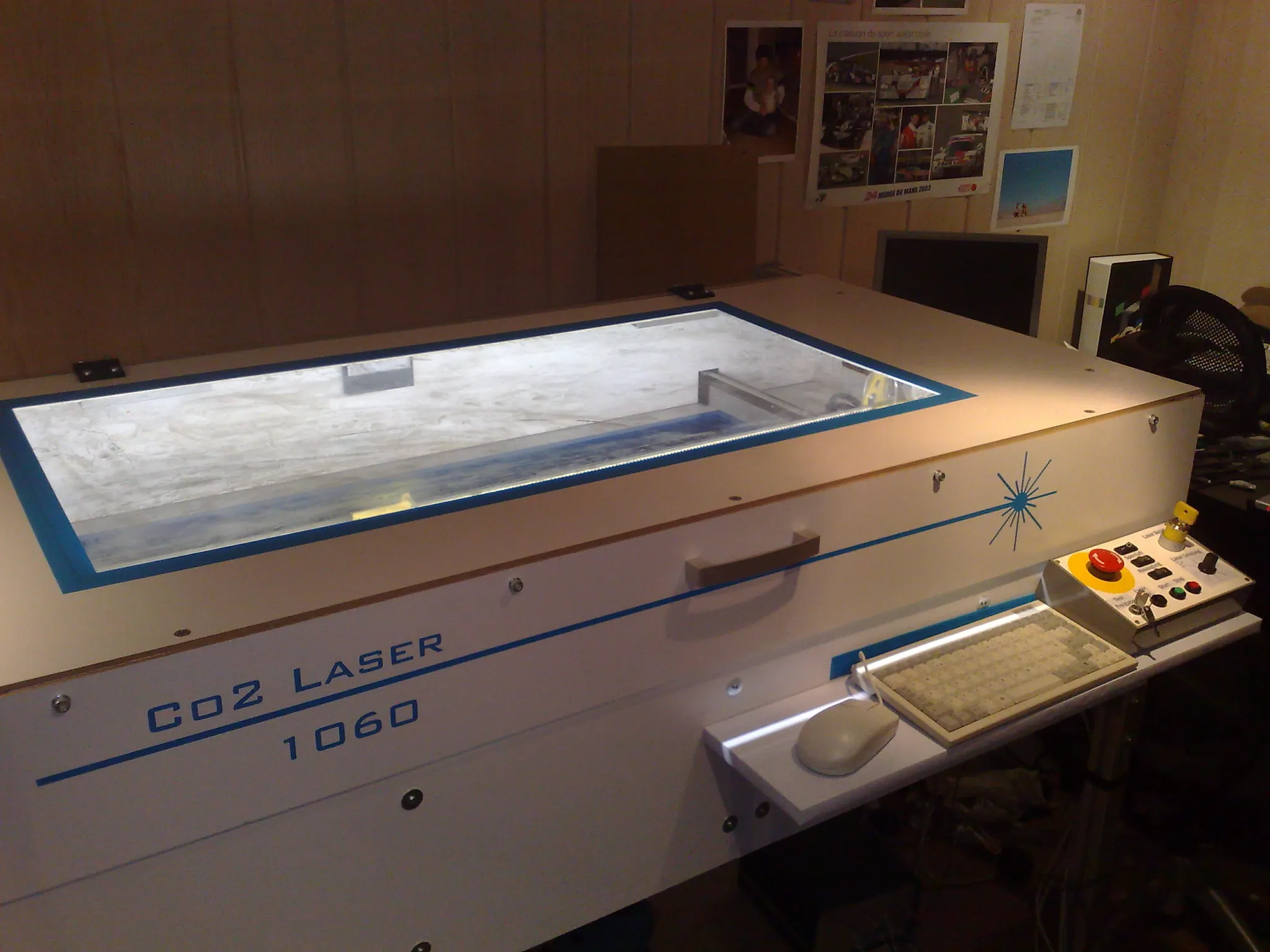 レーザー切断機