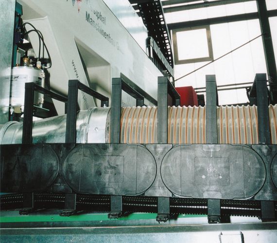Bügel-Energiekette in Westphal Holzbearbeitungsmaschine