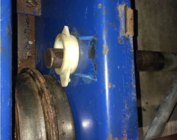 Plain bearing pengganti yang terbuat dari bahan iglidur