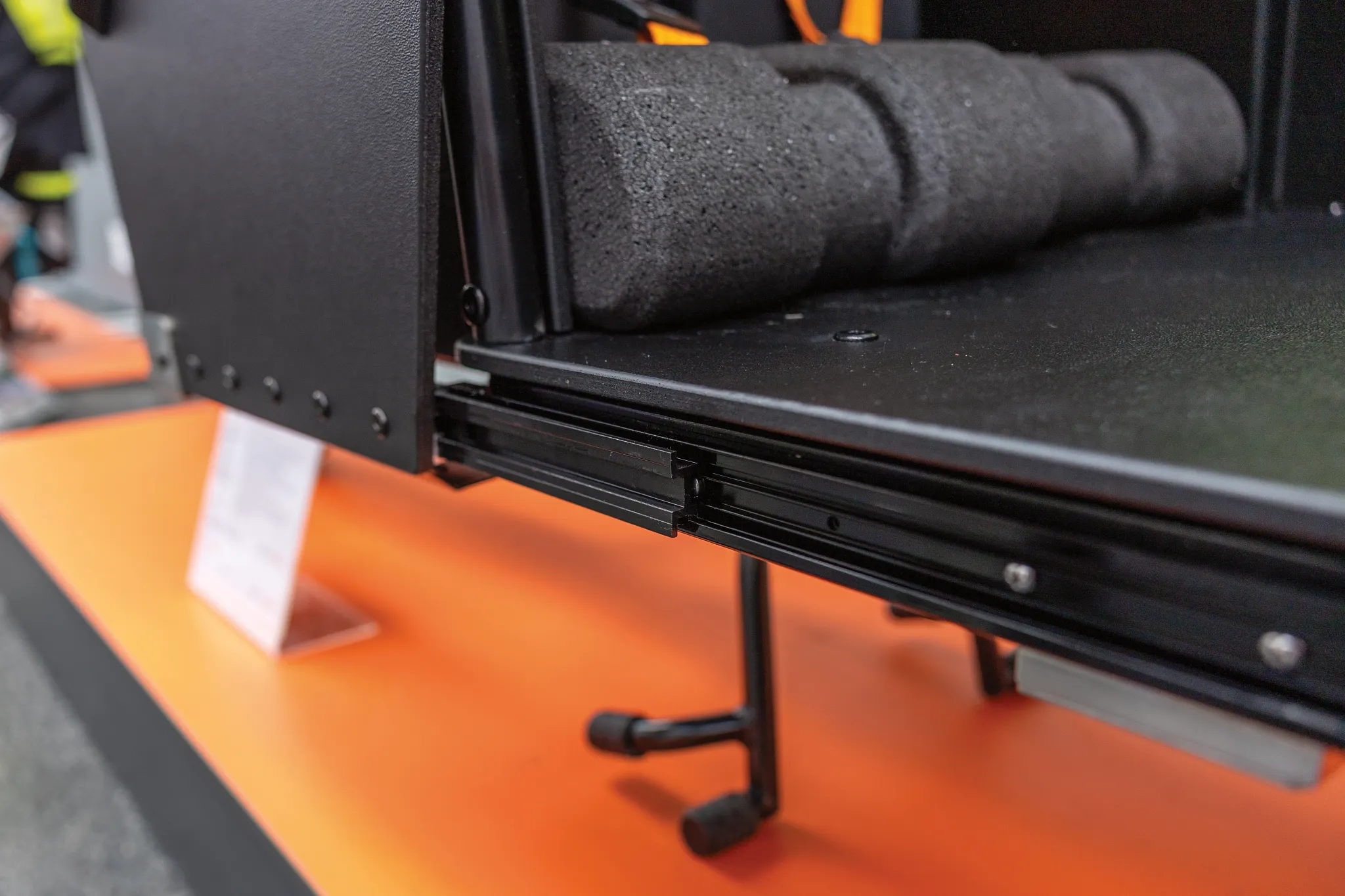 i:SY CAB mit drylin Teleskopschienen