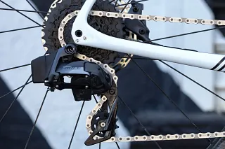 Zicht op de SRAM Force eTap AXS derailleur