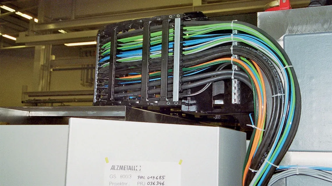 Energiekette mit chainflex-Leitungen