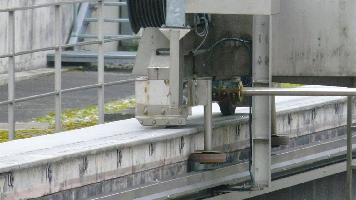 basic flizz system including moving end arm